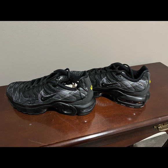 SHOES - Picture 8 of 9